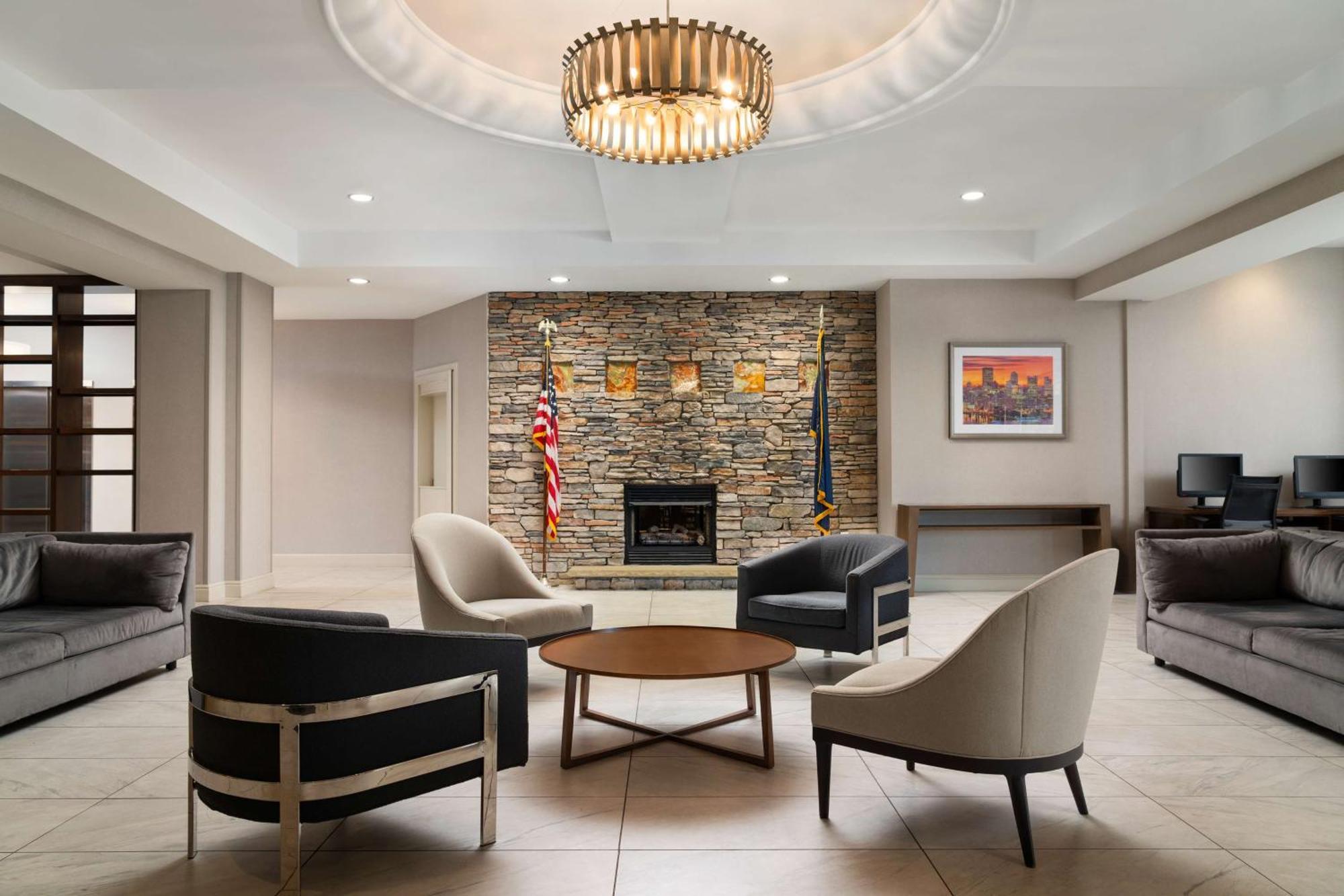 Hotel Doubletree By Hilton Pittsburgh Airport Moon Township Exterior foto